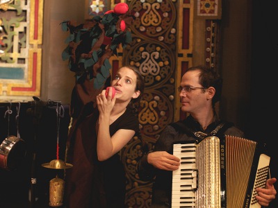 Play me a Story, Maya Blank